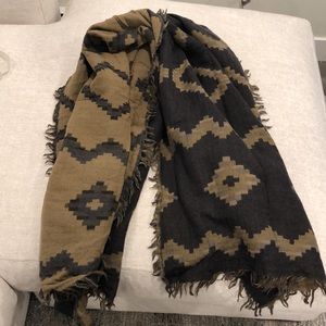 Aritzia diamond mosaic blanket scarf
